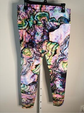 NWOT Agrastract Capri Leggings